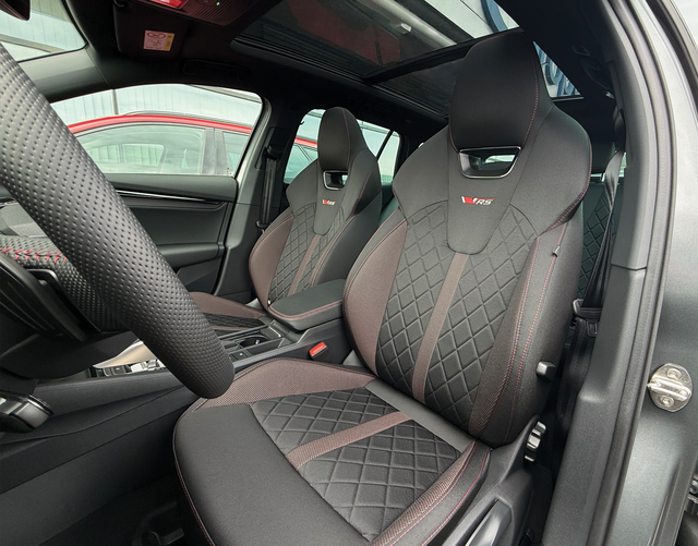 Vordersitze Polsterung Skoda Octavia Combi RS 2.0 TSI 195kW DSG (Leasingaktion)