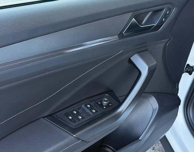 Fahrert&uuml;r Highlights Volkswagen T-Roc Style 1.5 TSI 150 DSG
