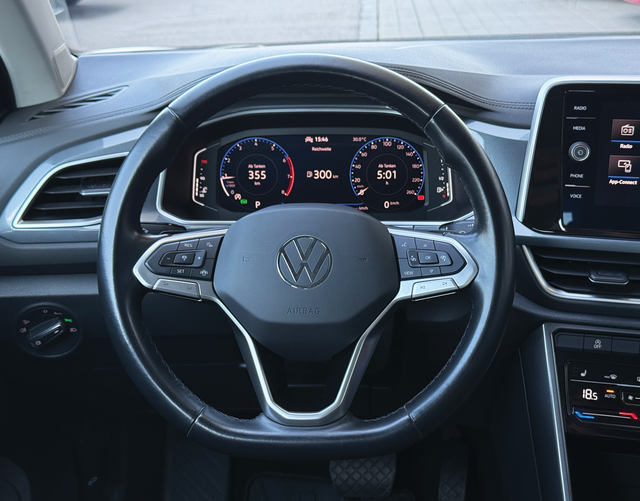 Lenkrad Volkswagen T-Roc Style 1.5 TSI 150 DSG