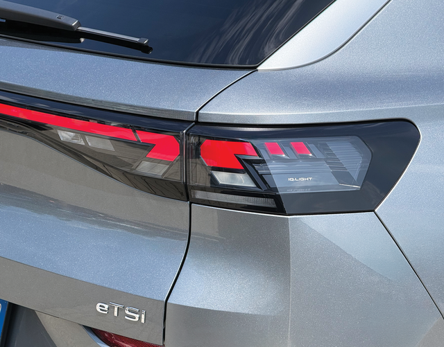 LED R&uuml;ckleuchte Volkswagen T-Roc R-Line 1.5 eTSI OPF DSG 150