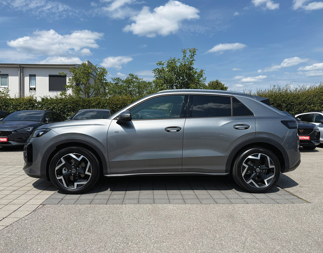 Fahrerseite Volkswagen T-Roc R-Line 1.5 eTSI OPF DSG 150