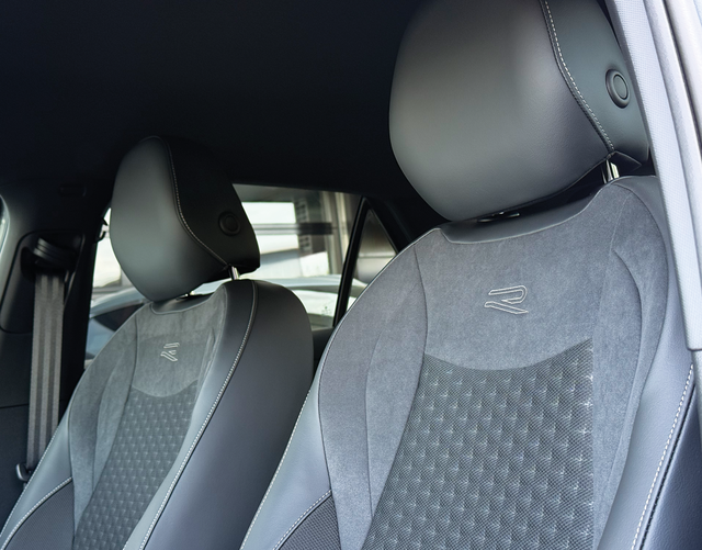 Vordersitze Polsterung Volkswagen T-Roc R-Line 1.5 eTSI OPF DSG 150