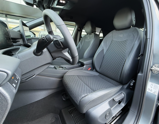 Vordersitze Polsterung Volkswagen T-Roc R-Line 1.5 eTSI OPF DSG 150