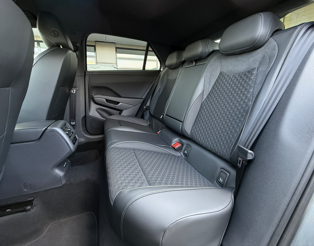R&uuml;cksitzbank Volkswagen T-Roc R-Line 1.5 eTSI OPF DSG 150