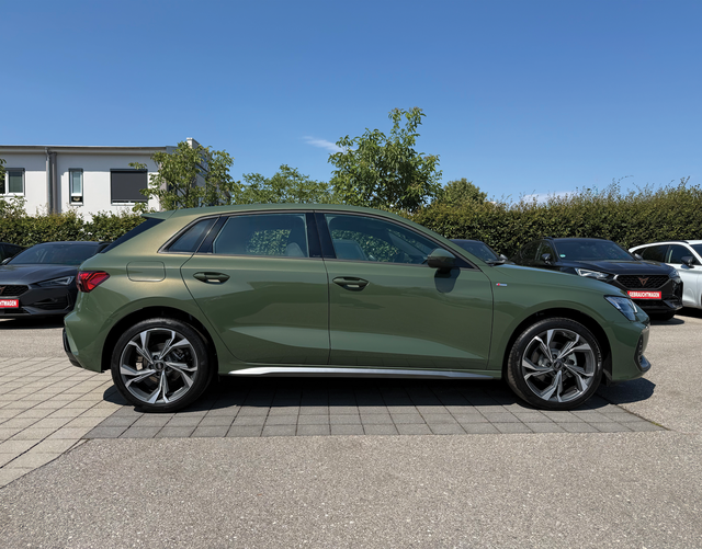 Beifahrerseite Audi A3 Sportback Limited 30 TFSI S tronic 