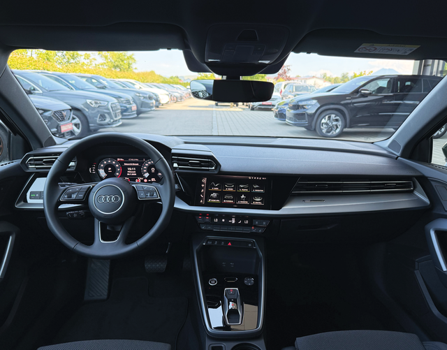 Innenraum Audi A3 Sportback Limited 30 TFSI S tronic 