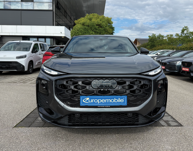 Vorne Audi Q3 Sportback S line TFSI quattro 204 PS