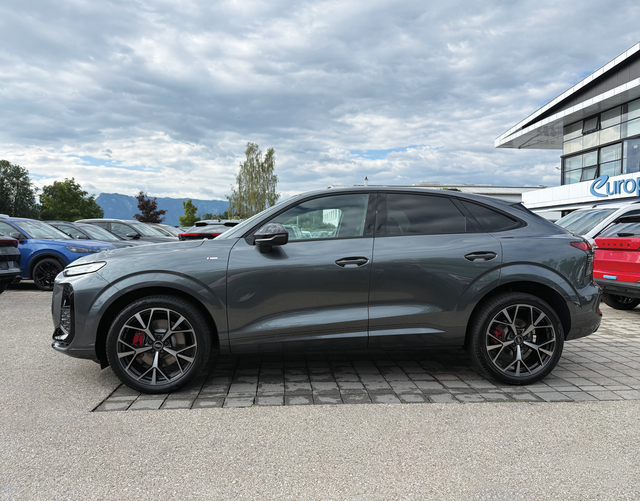 Fahrerseite Audi Q3 Sportback S line TFSI quattro 204 PS