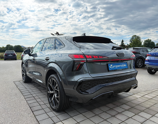 Hinten Audi Q3 Sportback S line TFSI quattro 204 PS