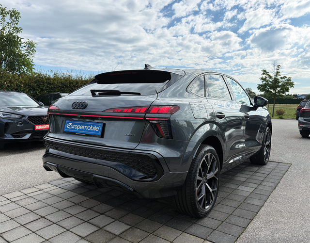 Hinten Audi Q3 Sportback S line TFSI quattro 204 PS