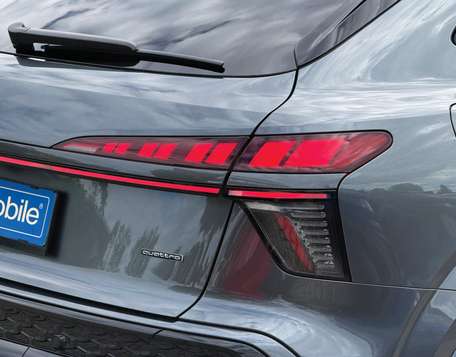 LED R&uuml;ckleuchte Audi Q3 Sportback S line TFSI quattro 204 PS