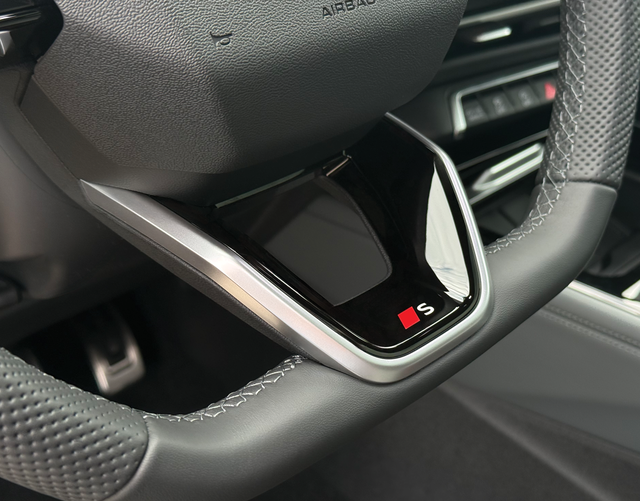 Multifunktionslenkrad Logo Audi Q3 Sportback S line TFSI quattro 204 PS