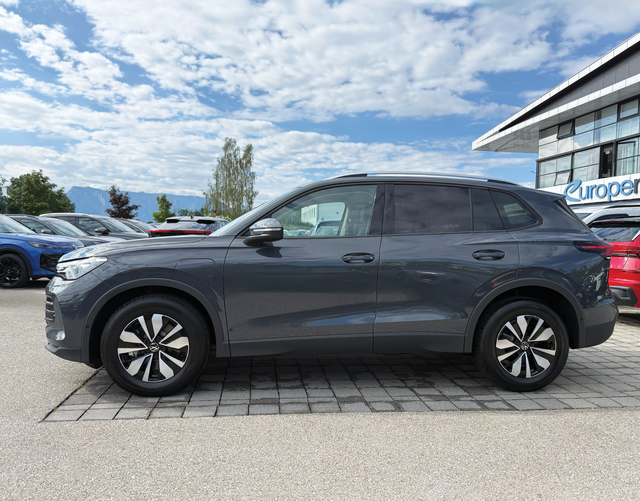 Fahrerseite Volkswagen Tiguan Life Limited 1.5 eHybrid 150kW Plug-in DSG