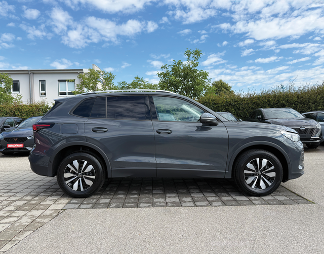 Beifahrerseite Volkswagen Tiguan Life Limited 1.5 eHybrid 150kW Plug-in DSG