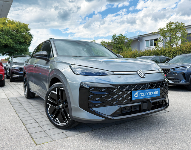 Vorne Volkswagen T-Roc R-Line 1.5 eTSI OPF DSG 150 