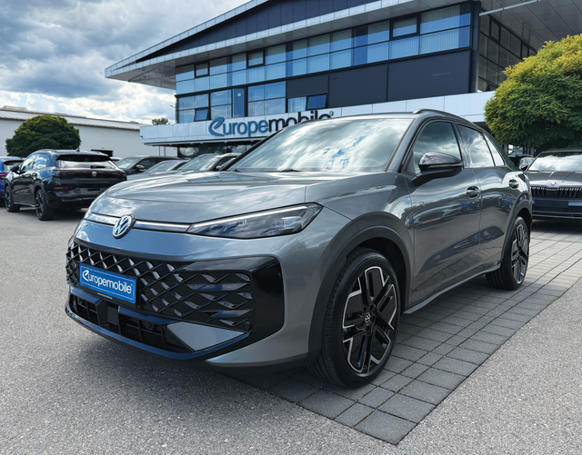 Vorne Volkswagen T-Roc R-Line 1.5 eTSI OPF DSG 150 
