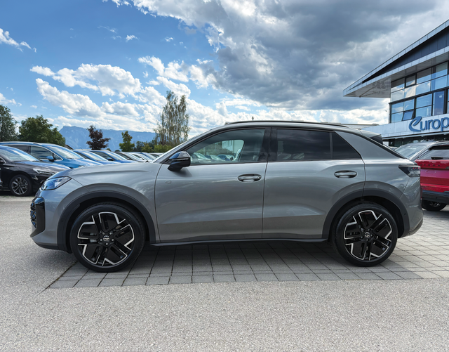 Fahrerseite Volkswagen T-Roc R-Line 1.5 eTSI OPF DSG 150 