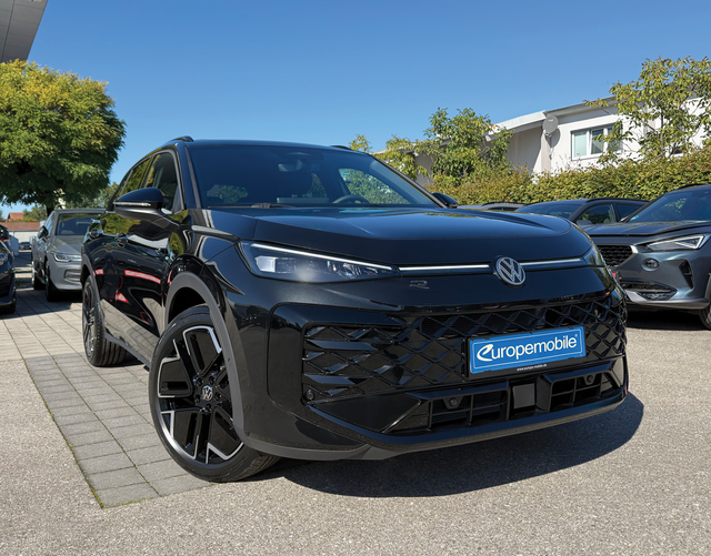Vorne Volkswagen T-Roc R-Line 1.5 eTSI OPF DSG 150