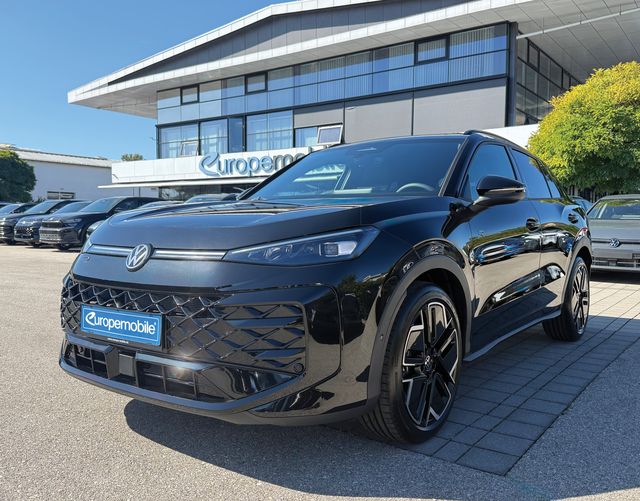 Vorne Volkswagen T-Roc R-Line 1.5 eTSI OPF DSG 150