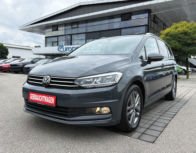 Vorne Volkswagen Touran Highline 1.5 TSI 150 DSG