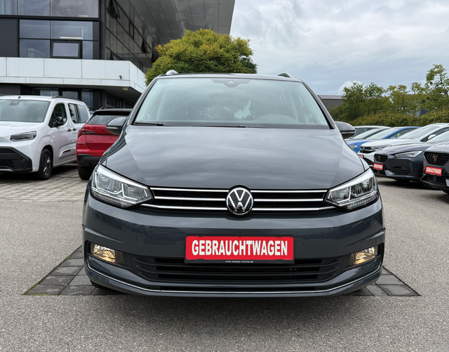 Vorne Volkswagen Touran Highline 1.5 TSI 150 DSG