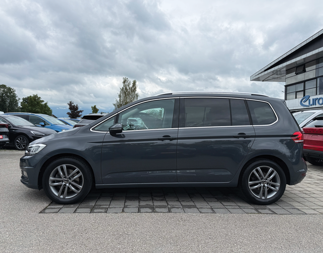 Fahrerseite Volkswagen Touran Highline 1.5 TSI 150 DSG