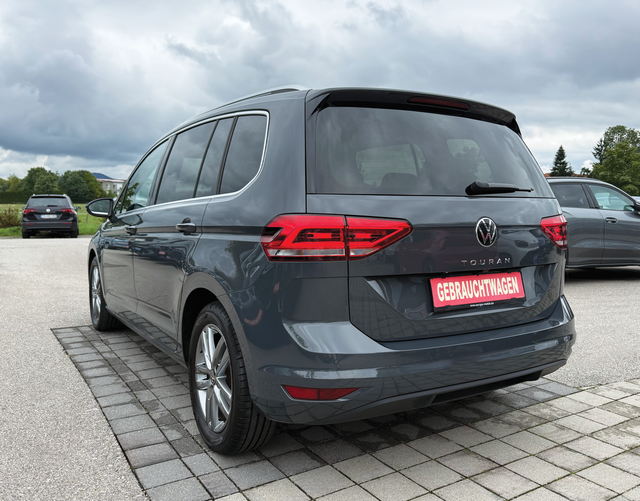 Hinten Volkswagen Touran Highline 1.5 TSI 150 DSG