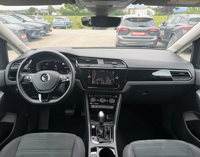 Innenraum Volkswagen Touran Highline 1.5 TSI 150 DSG