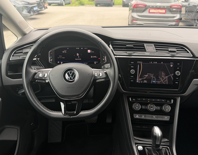 Innenraum Volkswagen Touran Highline 1.5 TSI 150 DSG