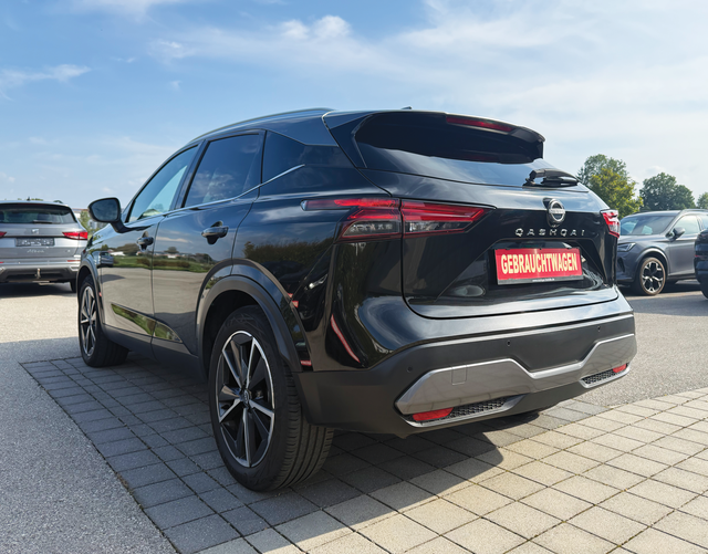 Hinten Nissan Qashqai TEKNA 1.3