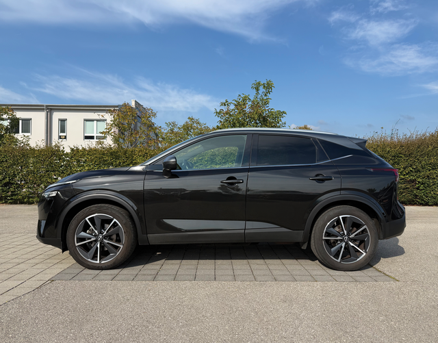 Fahrerseite Nissan Qashqai TEKNA 1.3