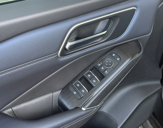 Fahrert&uuml;r Highlights Nissan Qashqai TEKNA 1.3
