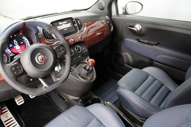 Abarth 695 Rivale 1,4 T-Jet UVP 33.720 Euro, Mahagoni Paket, Skydome Panorama Schiebedach, Beats Soundsystem, Bi Xenon, Uconnect Navi mit 7" Hd-touchscreen, Klimaautomatik uvm. 