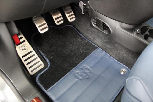Abarth 695 Rivale 1,4 T-Jet UVP 33.720 Euro, Mahagoni Paket, Skydome Panorama Schiebedach, Beats Soundsystem, Bi Xenon, Uconnect Navi mit 7" Hd-touchscreen, Klimaautomatik uvm. 