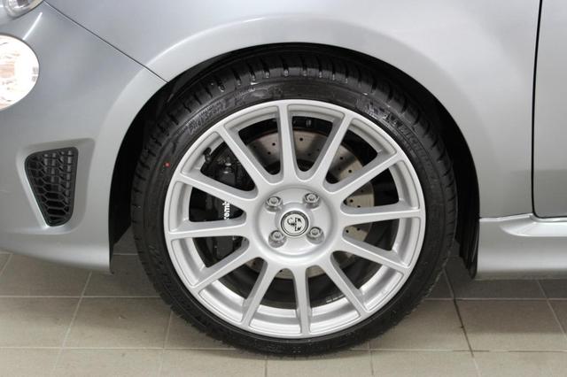 Abarth 695 Rivale 1,4 T-Jet UVP 33.720 Euro, Mahagoni Paket, Skydome Panorama Schiebedach, Beats Soundsystem, Bi Xenon, Uconnect Navi mit 7" Hd-touchscreen, Klimaautomatik uvm. 