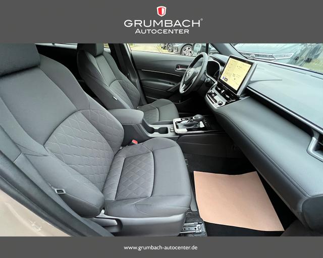 Toyota Corolla Cross Style Teamplayer Hybrid 2,0-l-VVT-i Systemleistung 131 kW (178 PS) Neues Modell 