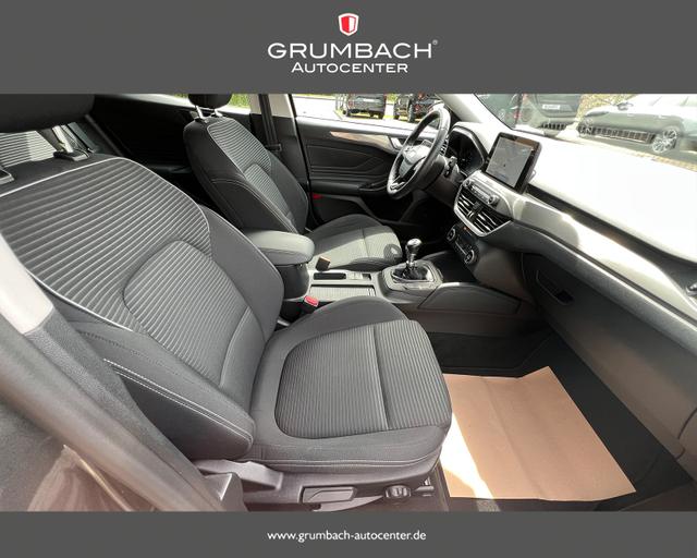 Ford Focus 1.0 EcoBoost, Titanium Winterpaket EasyParking Kamera Sitzh. Lenkr.hzb. Frontsch.hzb. Garantie 