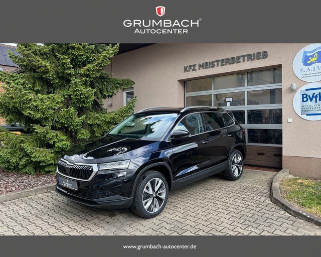 Lagerfahrzeug Skoda Karoq - Selection Plus 1.5 TSI DSG 150PS/110kW 2026 Park-Paket TravelAssist Sitzh. SideAssist 18Zoll Kamera Lenkr.hzb.