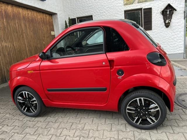 Microcar DUÈ Plus 6 Must DCI Radio Touch, Rückfahrkamera, Freisprecheinrichtung, Carplay Fußmatten, Autofahren ab 15 Jahren 