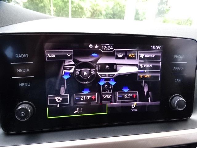 Skoda Kamiq DSG Style // ECC+behzb.Frontsch+el.HeKl+LED+PDC+SiHzg+Sunset+Temp 