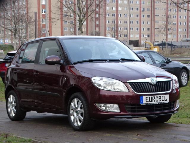 Skoda Fabia 1,2 TSI Ambition // Allwetter+eFH+eSp+Klima+LED+NSW+LM+PDC+SiHzg+TFL 