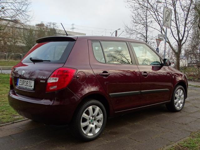 Skoda Fabia 1,2 TSI Ambition // Allwetter+eFH+eSp+Klima+LED+NSW+LM+PDC+SiHzg+TFL 