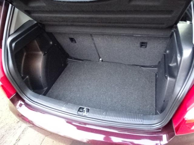 Skoda Fabia 1,2 TSI Ambition // Allwetter+eFH+eSp+Klima+LED+NSW+LM+PDC+SiHzg+TFL 