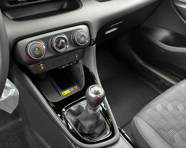 Toyota Yaris 1.5i Style 6MT 