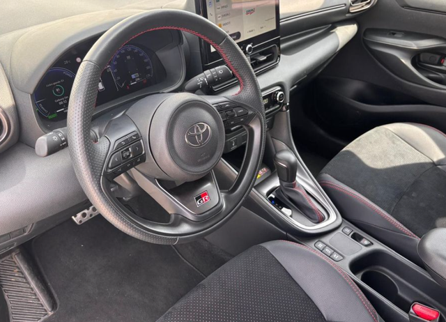 Toyota Yaris 1.5 HSD 96kW e-CVT GR-Sport 
