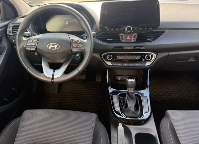 Hyundai i30 Combi 1,5 T-GDI Family DCT 