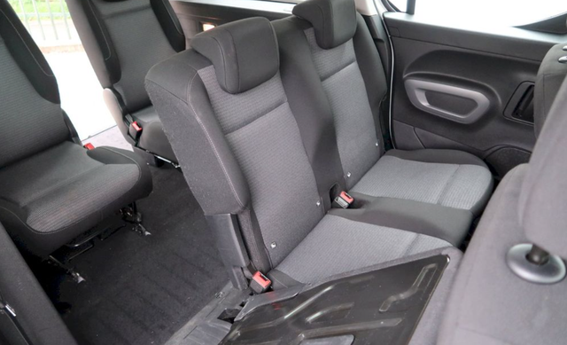Toyota ProAce City 1.2T 81kW Business Shuttle Long 7S 