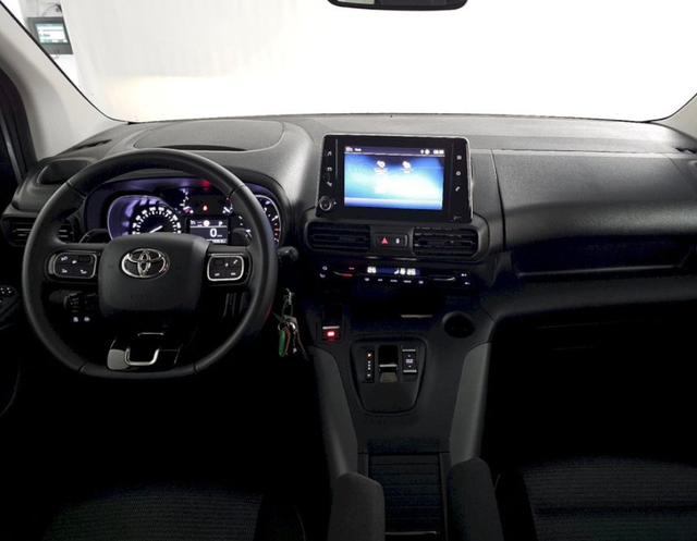 Toyota ProAce City Verso 1.5D 96kW Family L2 7S AT 