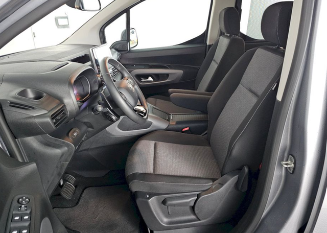 Toyota ProAce City 1.5 D 96kW Family 7S L1 AT 