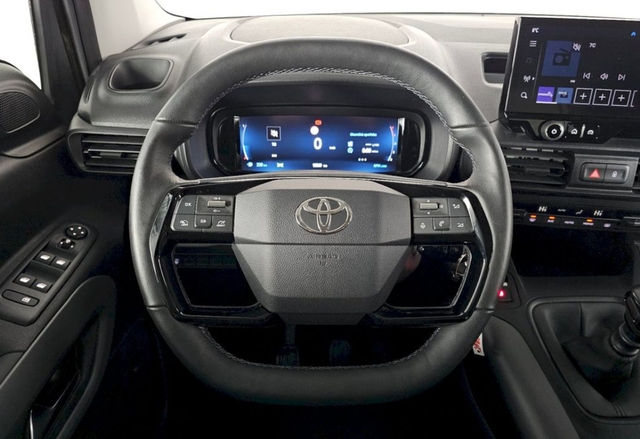 Toyota ProAce City 1.2T 81kW Family L1 